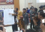 Suasana rekapitilasi penghitungan suara Pilkada 2024 KPU Brebes. (Portal Pantura/Yudhi Prasetyo)