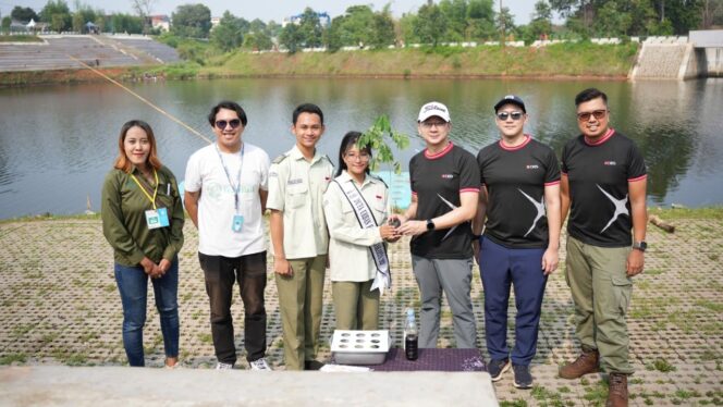 
					PT DBS Vickers Sekuritas Indonesia Tanam 100 Pohon Trembesi untuk Mendukung Keberlanjutan