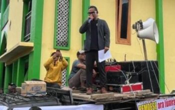 Ratusan Warga Kedungoleng Brebes Tuntut Transparansi Pengelolaan Dana Desa