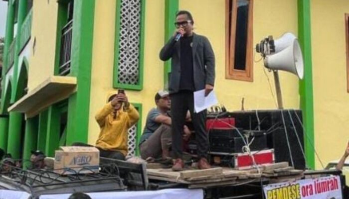 Ratusan Warga Kedungoleng Brebes Tuntut Transparansi Pengelolaan Dana Desa