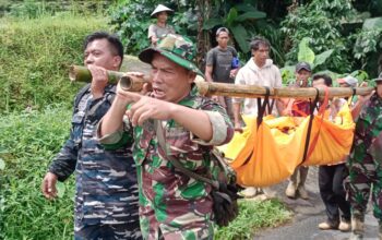 Bantu Evakuasi Terdampak Tanah Longsor, Lanal Tegal Kirim Pasukan Ke Pekalongan