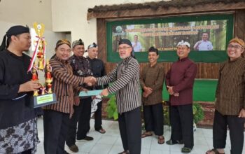 Kado Awal Tahun 2025 Perhutani, KPH Pekalongan Barat Berikan Penghargaan Bagi Mandor Terbaik