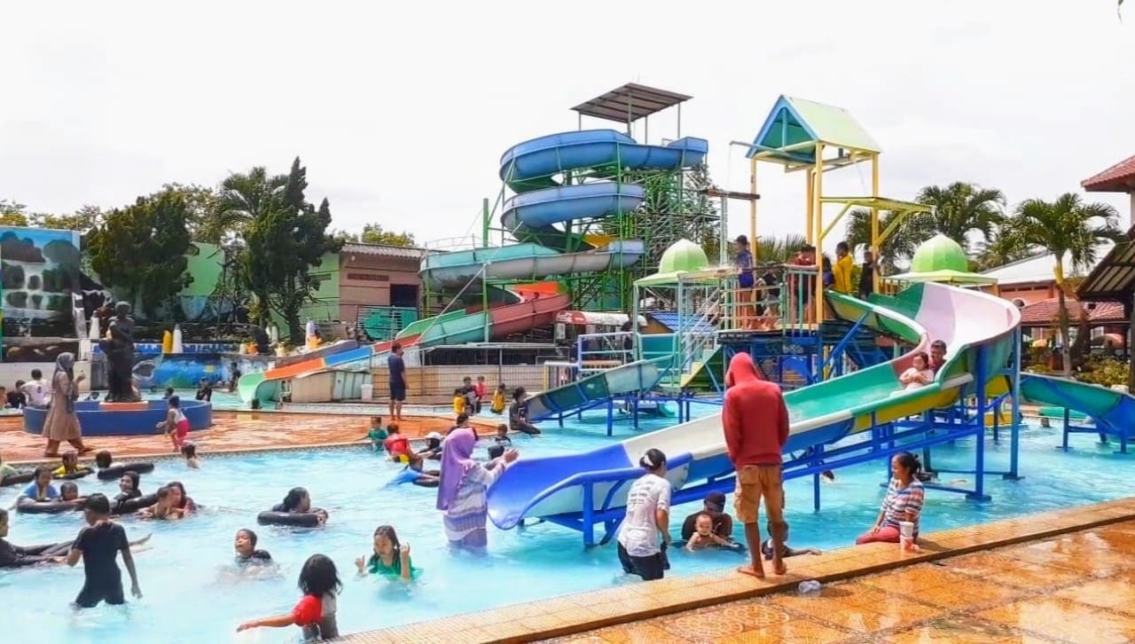 Suasana Waterpark Sahabat Alam Bumiayu. (Portal Pantura/Imam Muzaky)