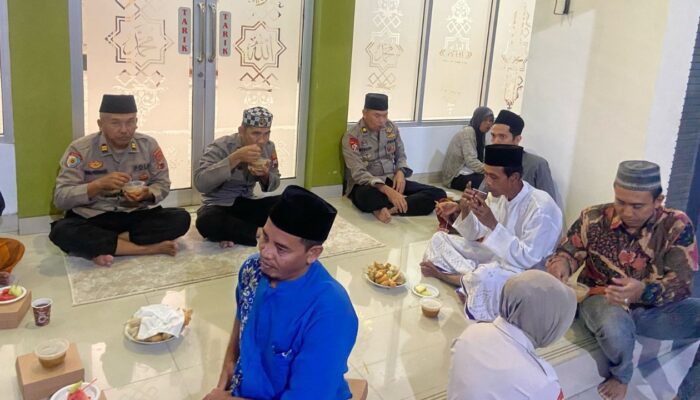 Polres Brebes Gelar Buka Puasa Bersama dengan Warga Sekitar Asrama Polri