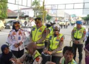 Semarak Ramadan 1446, Polres dan Dishub Kabupaten Tegal Pemeriksaan Kesehatan Gratis dan Bagi Takjil Bagi Pengguna Jalan