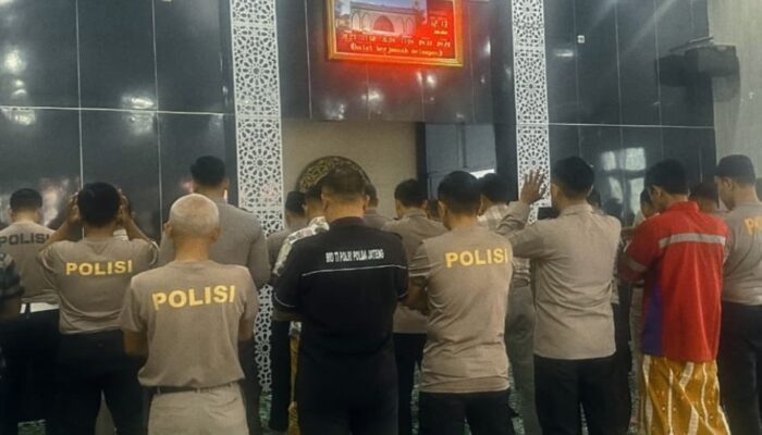 Polres Tegal Kota Gelar Salat Ghaib dan Doa Bersama Bagi Anggota Gugur Dalam Tugas di Lampung